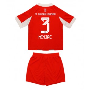 Lacne Dětský Futbalové dres Bayern Munich Kim Min-jae #3 2025-26 Krátky Rukáv - Domáci (+ trenírky)